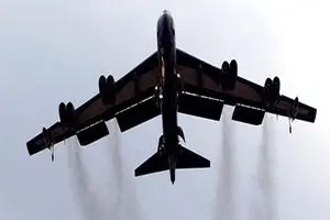 نمایش قدرت آمریکا و ژاپن؛ پرواز B-52ها پس از رزمایش چین و روسیه